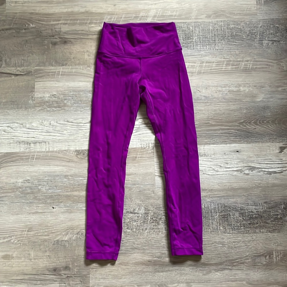 Lululemon Size 4 Purple High Rise Athletic Leggings 25”